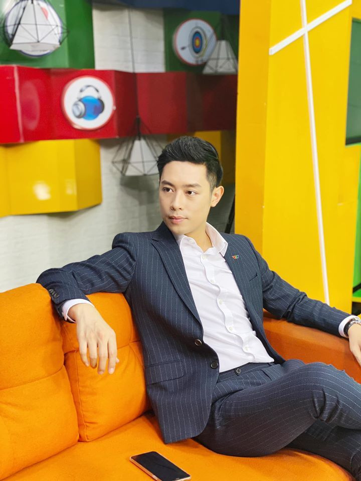 Mỹ nam thời tiết VTV từng là giáo viên dạy giỏi toàn quốc, bị fan nháy máy 70 lần ảnh 4