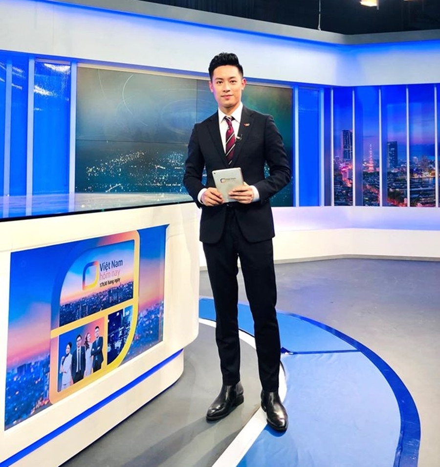 Mỹ nam thời tiết VTV từng là giáo viên dạy giỏi toàn quốc, bị fan nháy máy 70 lần ảnh 2