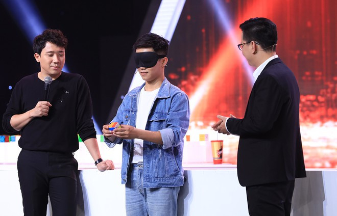 Anh kỹ sư bịt mắt giải rubik khiến Trấn Thành, Lại Văn Sâm bái phục ảnh 2