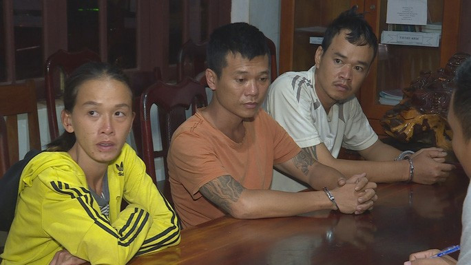 Gái bán dâm cướp giật điện thoại của người bị tai nạn giao thông ảnh 1