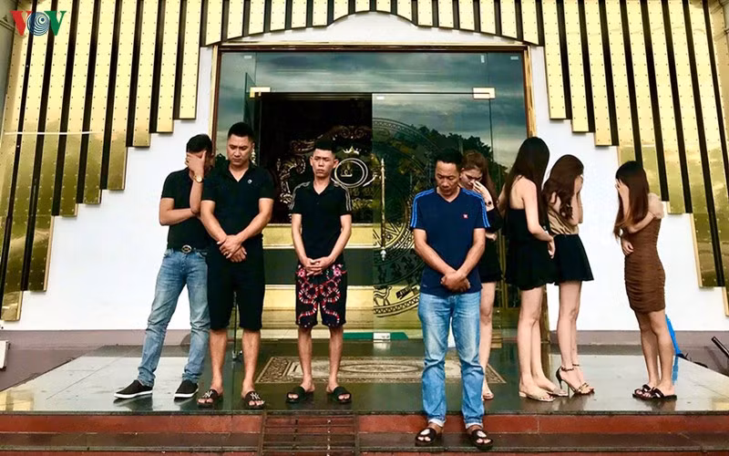 Bất chấp lệnh cấm, 3 quán karaoke ở Quảng Ninh vẫn hoạt động ảnh 1