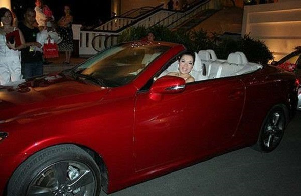 Cuộc sống giàu sang của Mỹ Lệ, nữ đại gia sẵn sàng cho bạn vay 200 tỷ ảnh 10