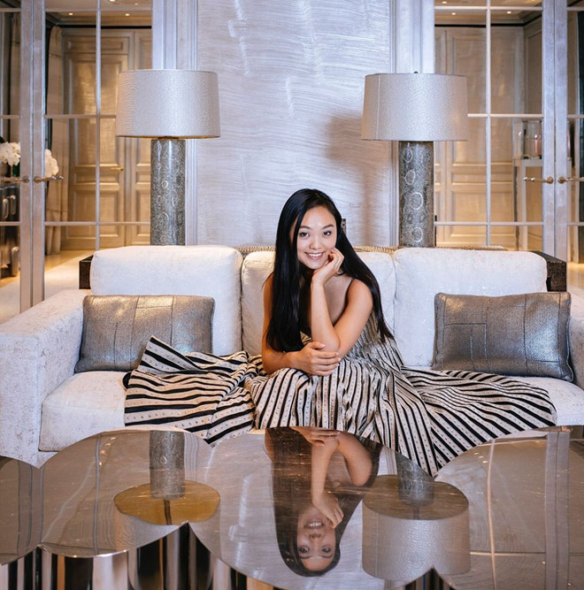 Ái nữ 19 tuổi của Lý Liên Kiệt đẹp như minh tinh, dự vũ hội của giới thượng lưu ảnh 2