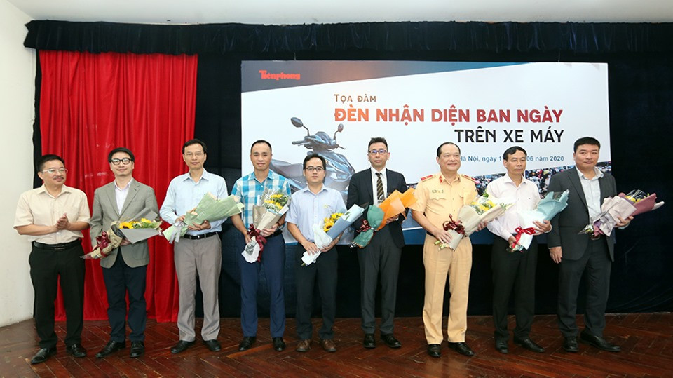 Nhiều vấn đề được làm rõ tại tọa đàm Đèn nhận diện ban ngày trên xe máy ảnh 1