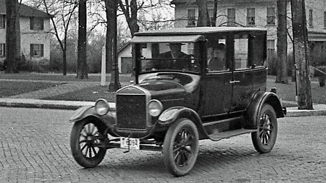 Top 10 mẫu xe bán chạy nhất mọi thời đại ảnh 2