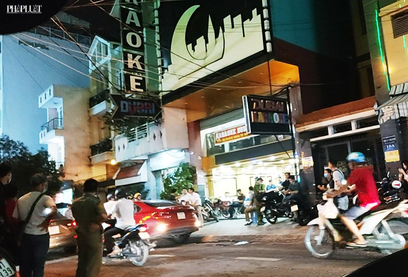 Bắt 5 đối tượng vụ nổ súng hỗn chiến ở quán karaoke Sài Gòn ảnh 1