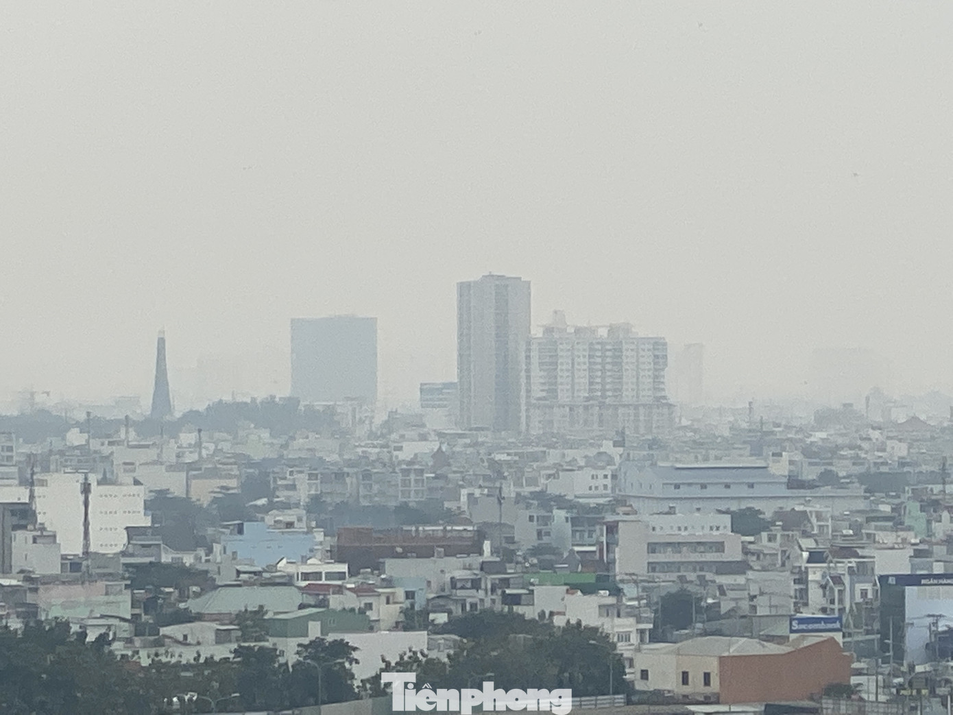 Cuối tuần, sương mù phủ kín cao ốc Sài Gòn ảnh 11