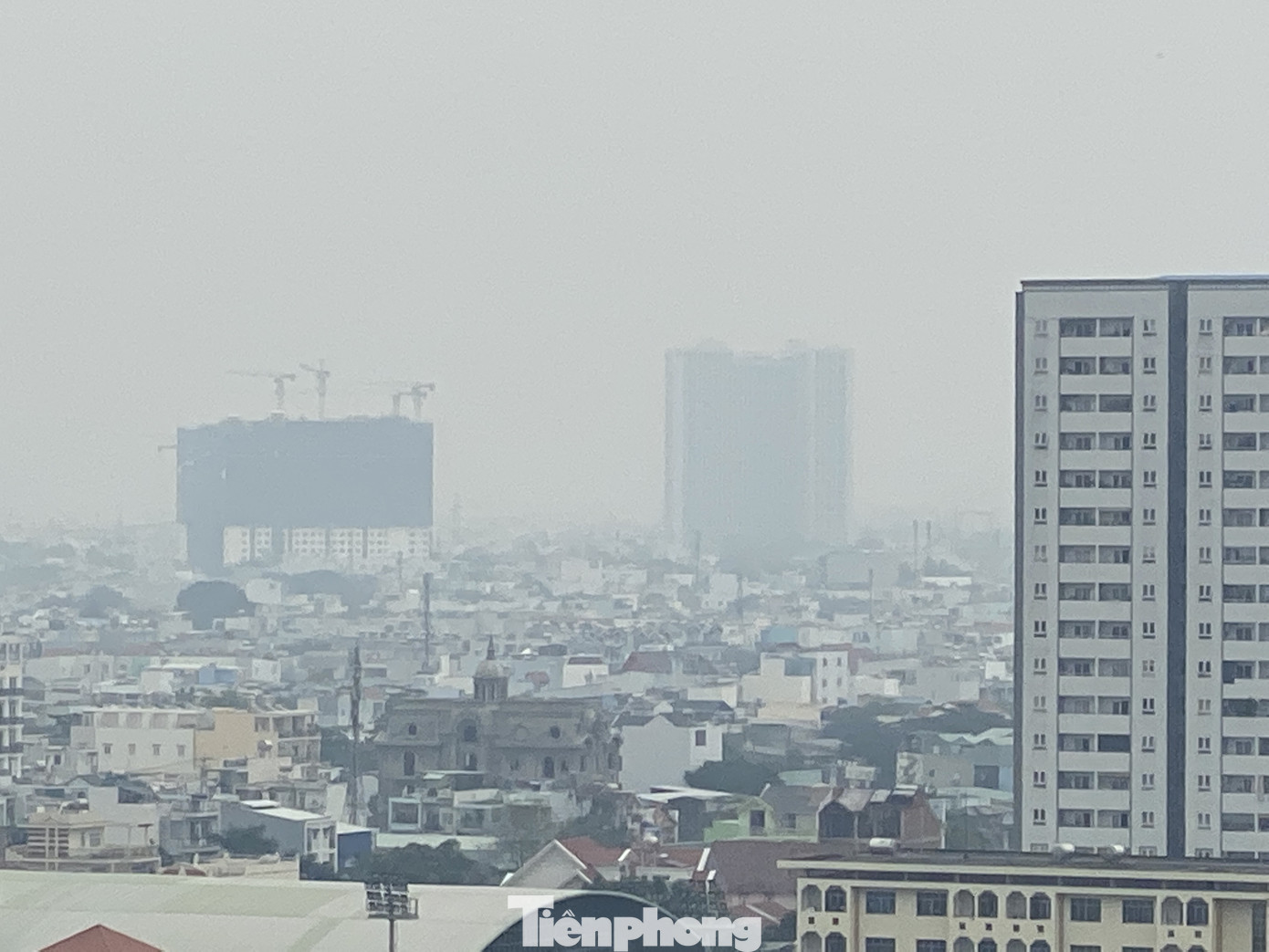 Cuối tuần, sương mù phủ kín cao ốc Sài Gòn ảnh 12