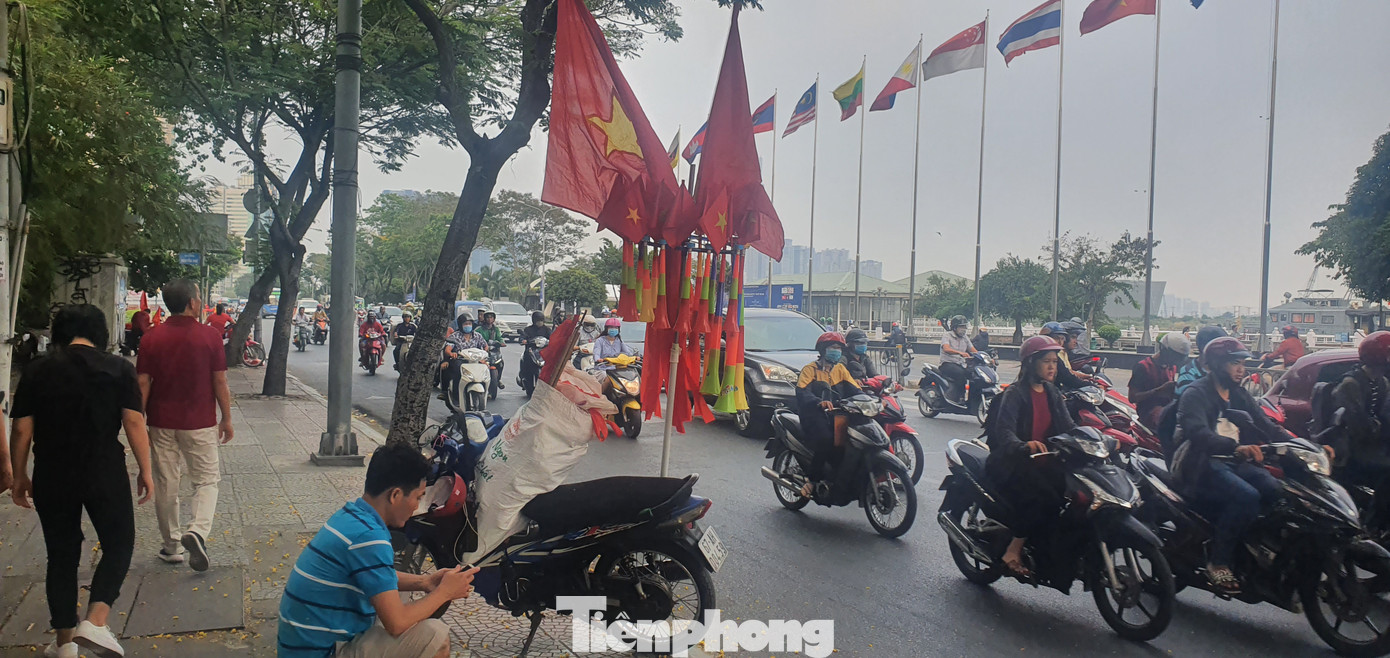 Người Sài Gòn đổ xô ra đường cổ vũ đội bóng đá U22 Việt Nam ảnh 5
