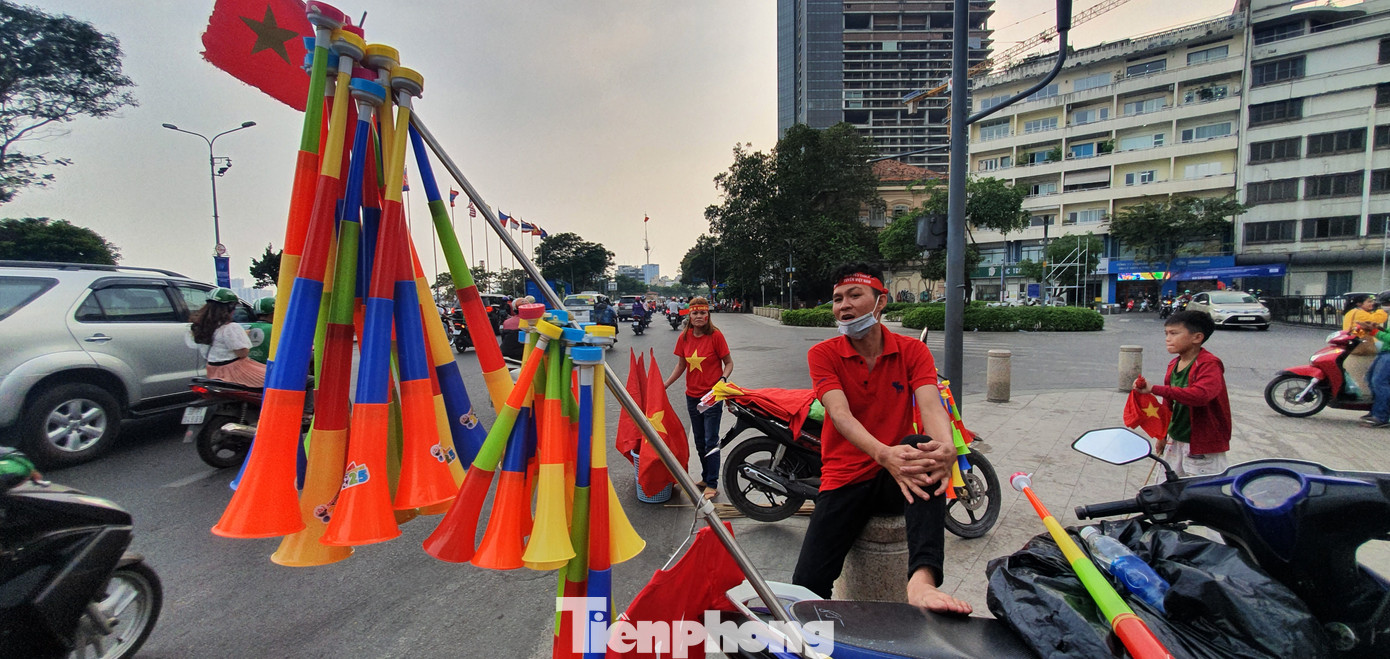 Người Sài Gòn đổ xô ra đường cổ vũ đội bóng đá U22 Việt Nam ảnh 10