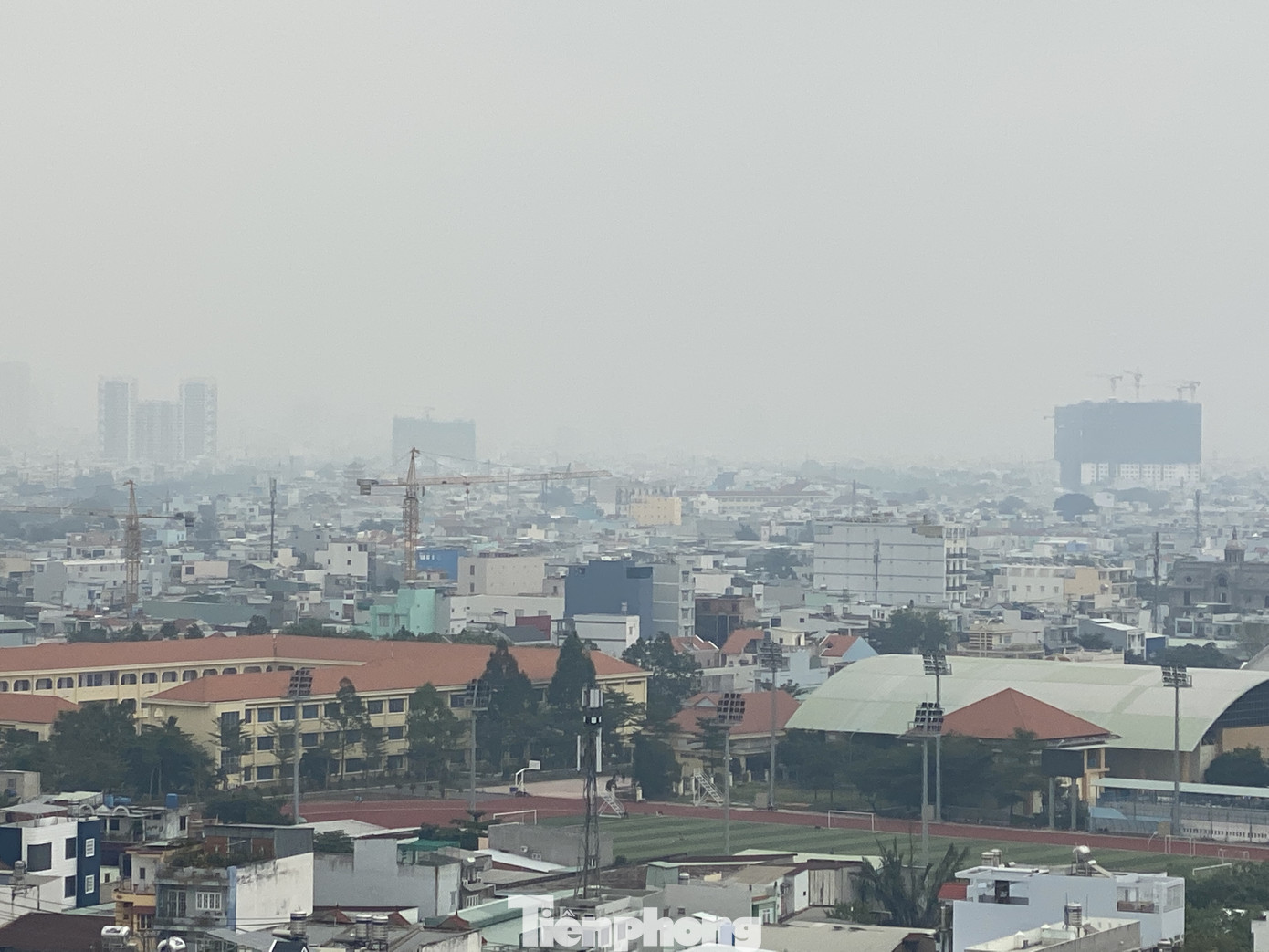 Cuối tuần, sương mù phủ kín cao ốc Sài Gòn ảnh 9