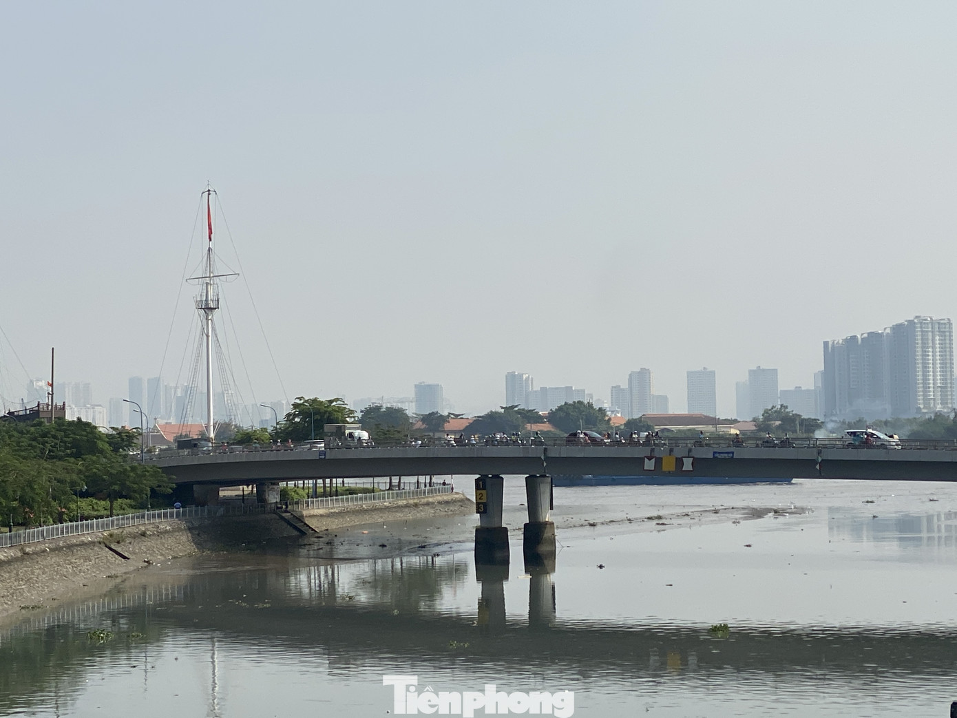 Cuối tuần, sương mù phủ kín cao ốc Sài Gòn ảnh 13