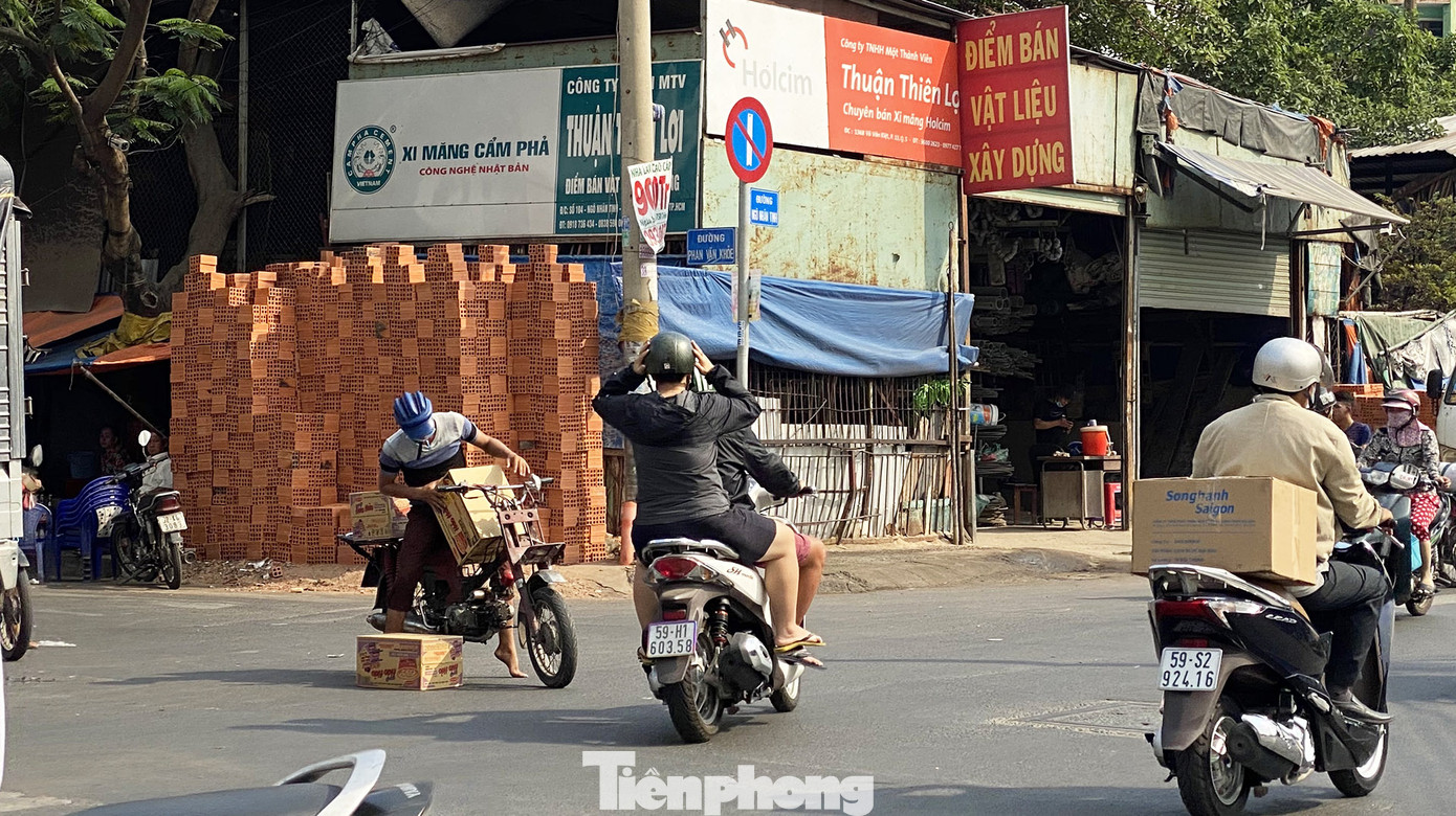 Xe máy 'hết đát' đại náo đường phố Sài Gòn ảnh 1