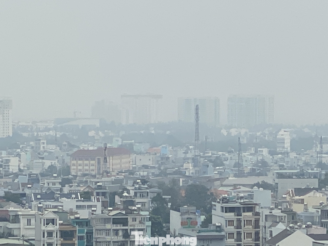 Cuối tuần, sương mù phủ kín cao ốc Sài Gòn ảnh 4