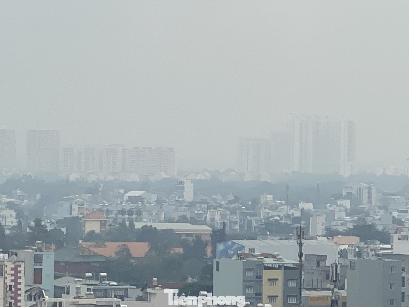 Cuối tuần, sương mù phủ kín cao ốc Sài Gòn ảnh 10