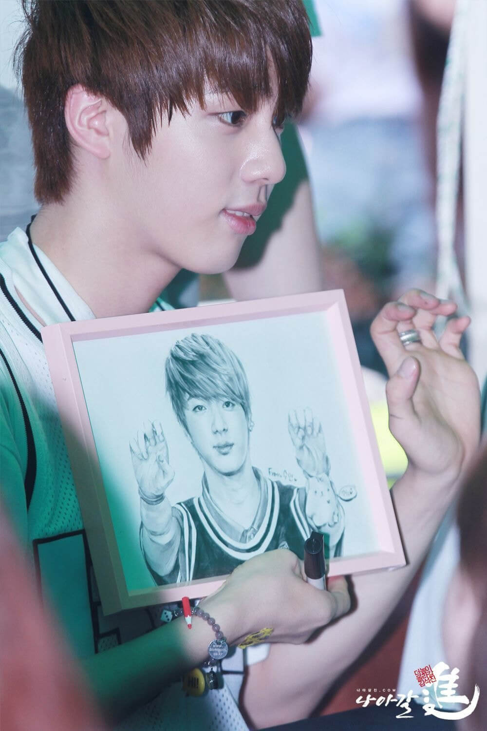 Netizen không ngừng trầm trồ về visual cực phẩm của Jin (BTS) suốt 7 năm qua ảnh 3