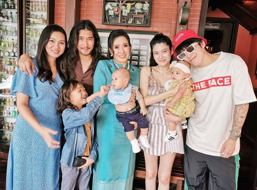 Nhan sắc tuổi 72 của Hoa hậu Hoàn vũ Thái Lan gây xôn xao truyền thông châu Á ảnh 6