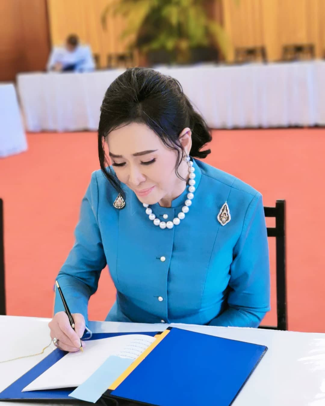 Nhan sắc tuổi 72 của Hoa hậu Hoàn vũ Thái Lan gây xôn xao truyền thông châu Á ảnh 3