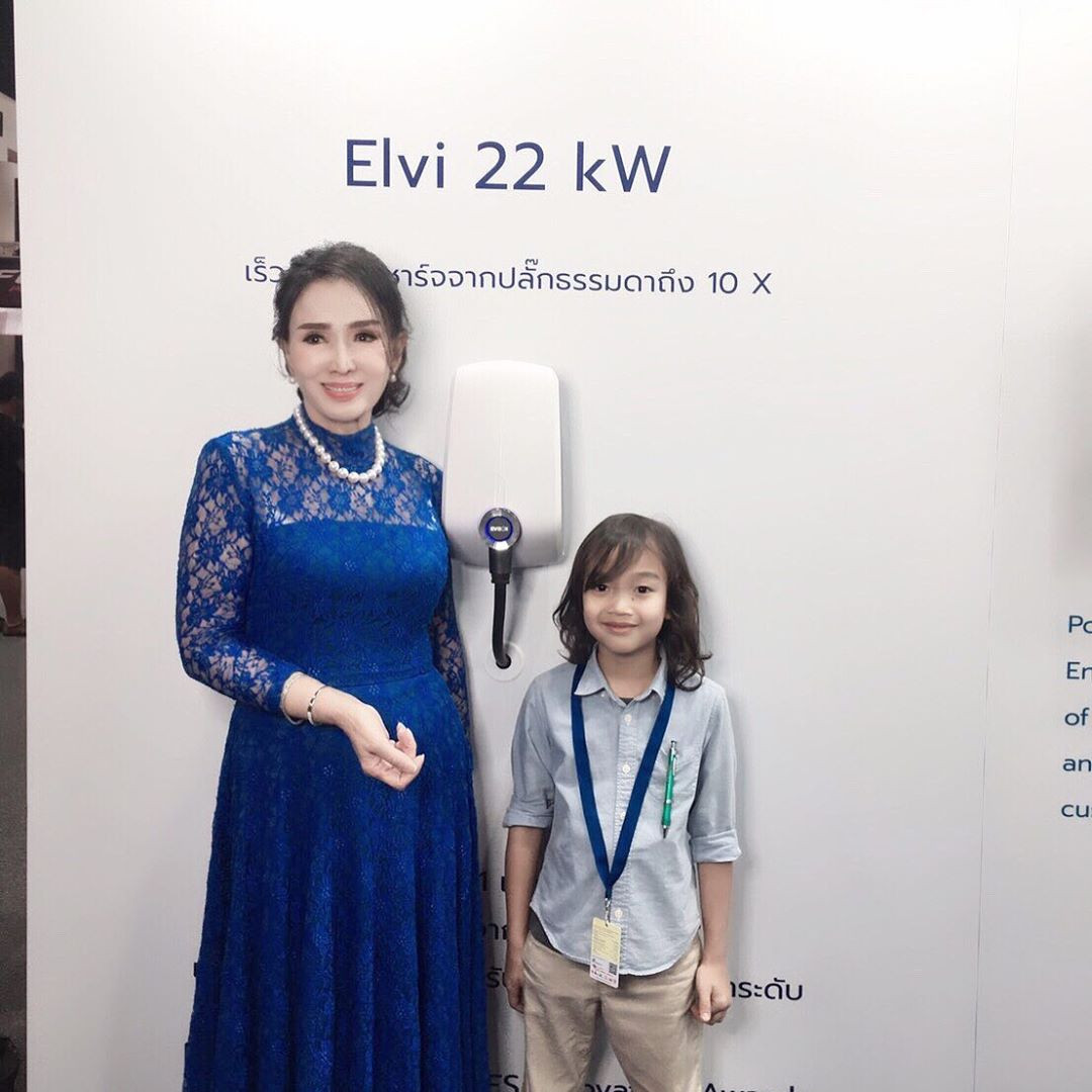 Nhan sắc tuổi 72 của Hoa hậu Hoàn vũ Thái Lan gây xôn xao truyền thông châu Á ảnh 2