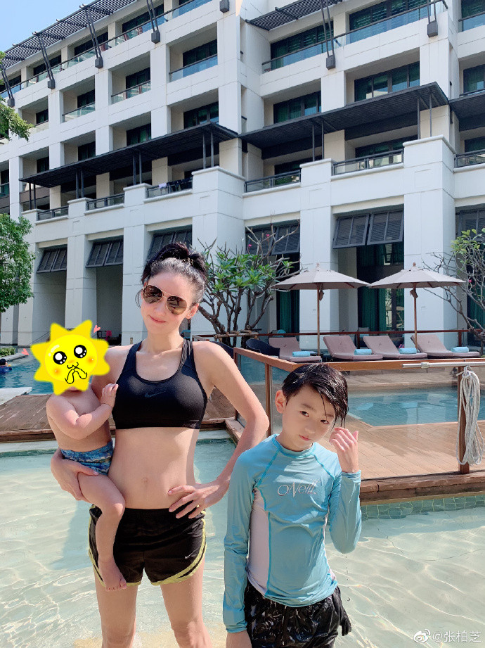 Trương Bá Chi hiếm hoi đăng ảnh đi bơi, vòng eo thon nuột dù đã ba con ảnh 1