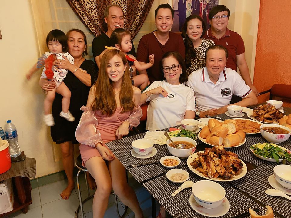 Vợ Hoài Lâm đón sinh nhật bên ông nội Bảo Quốc ảnh 1