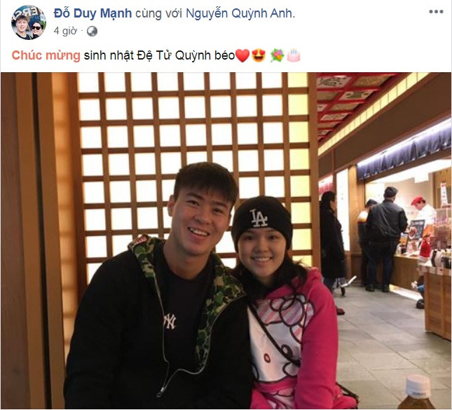 Sau tặng túi Dior, hậu vệ Duy Mạnh đăng ảnh tình tứ mừng sinh nhật bạn gái ảnh 1