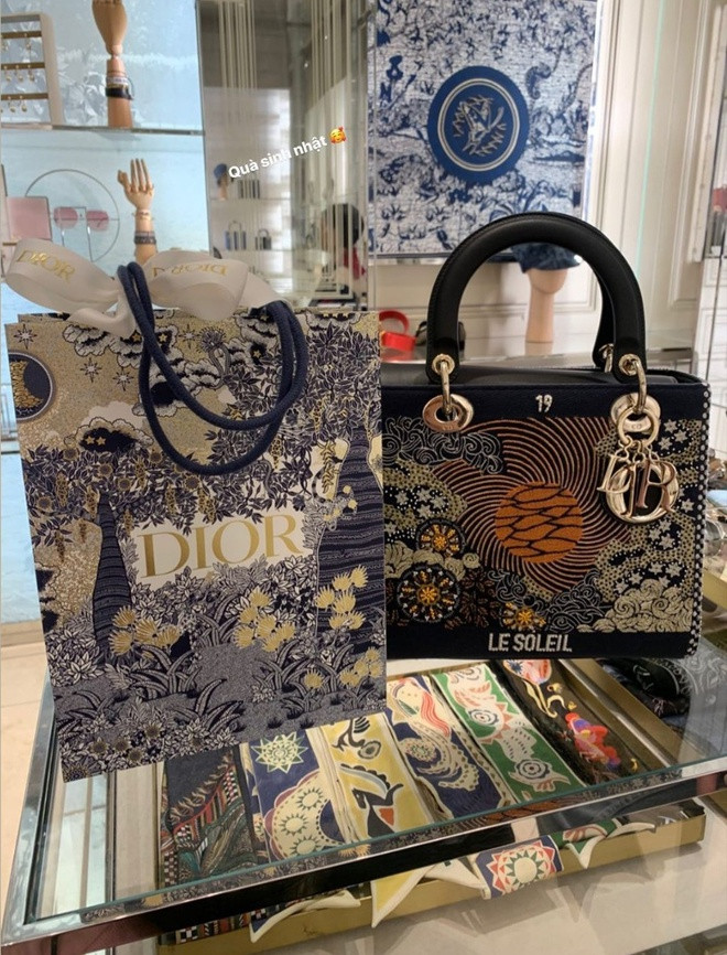 Sau tặng túi Dior, hậu vệ Duy Mạnh đăng ảnh tình tứ mừng sinh nhật bạn gái ảnh 3