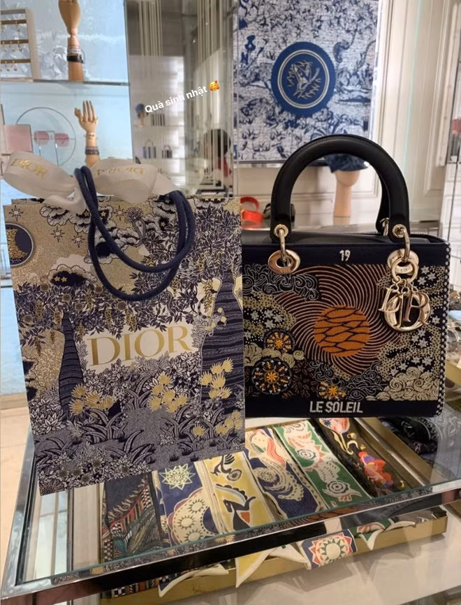 Sau tặng túi Dior, hậu vệ Duy Mạnh đăng ảnh tình tứ mừng sinh nhật bạn gái ảnh 3