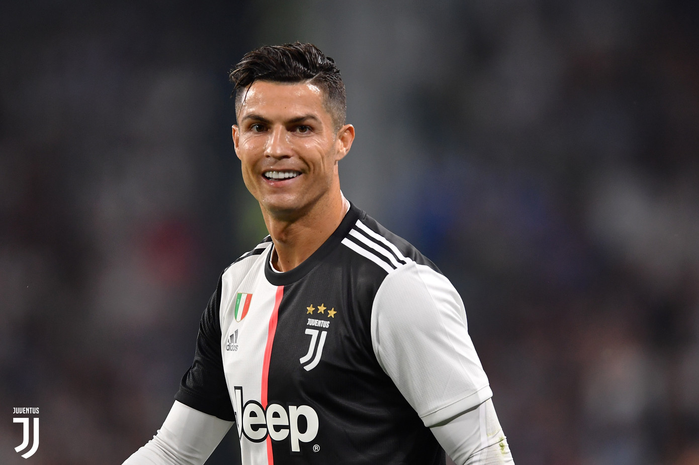 Ronaldo vượt mặt loạt sao, đứng Top 1 kiếm tiền ‘khủng’ nhất Instagram ảnh 1