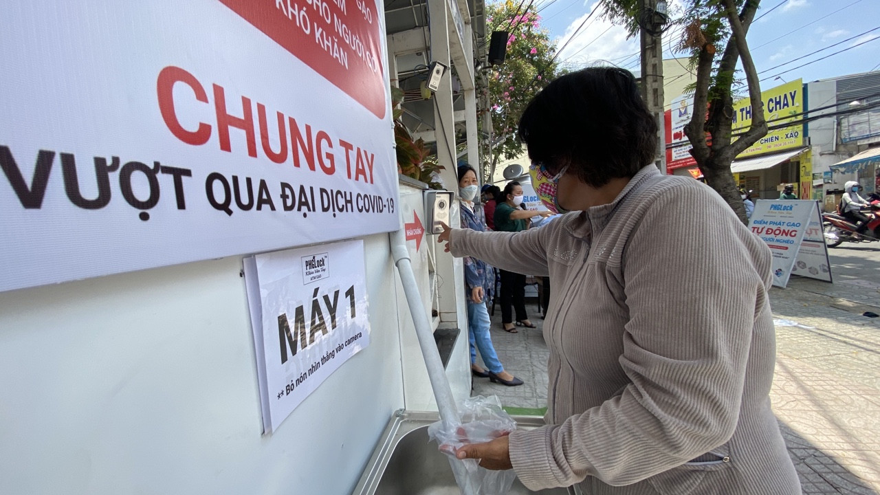 Gạo nghĩa tình tuôn trào ở Sài Gòn lần giãn cách xã hội thứ 2 ảnh 6