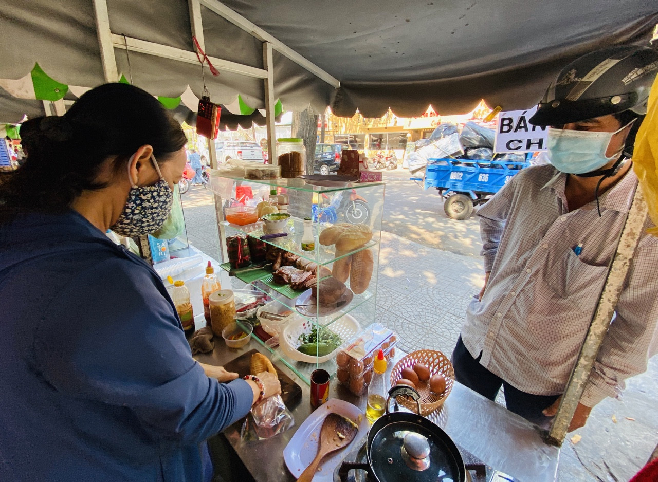 Cách ly xã hội ở TPHCM, tai nạn giao thông... tăng ảnh 3