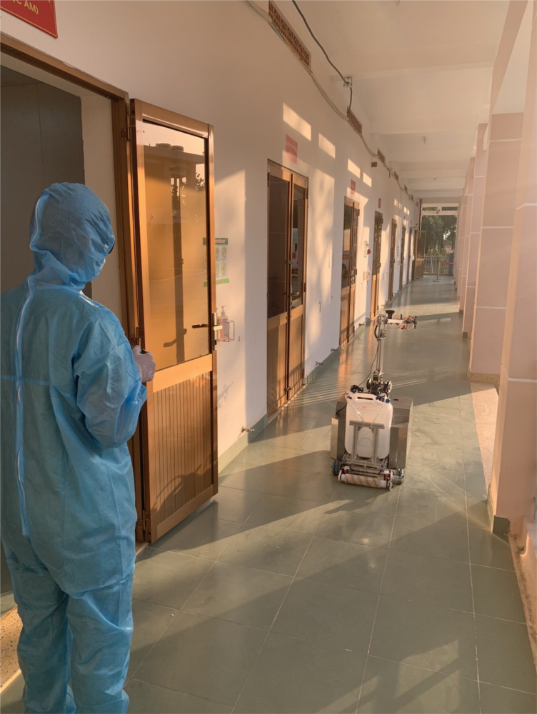 TPHCM đưa robot 'làm nhiệm vụ' trong bệnh viện dã chiến ảnh 1