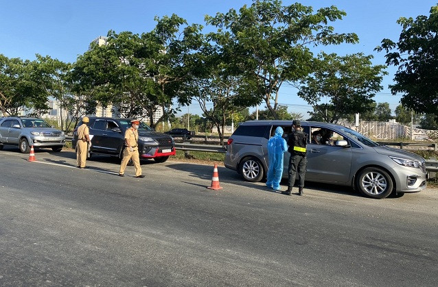 TPHCM huy động hơn 2.700 người trực 62 chốt, trạm kiểm dịch COVID-19 ảnh 1