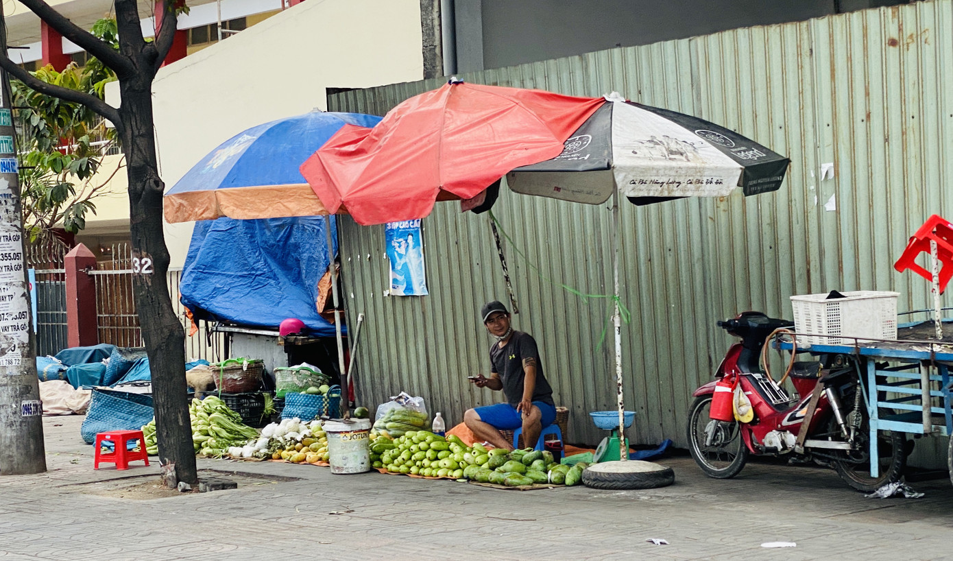 TPHCM tăng cường kiểm tra các chợ truyền thống, chợ tự phát. Ảnh Văn Minh TPHCM xử phạt người không đeo khẩu trang nơi công cộng qua camera ảnh 3