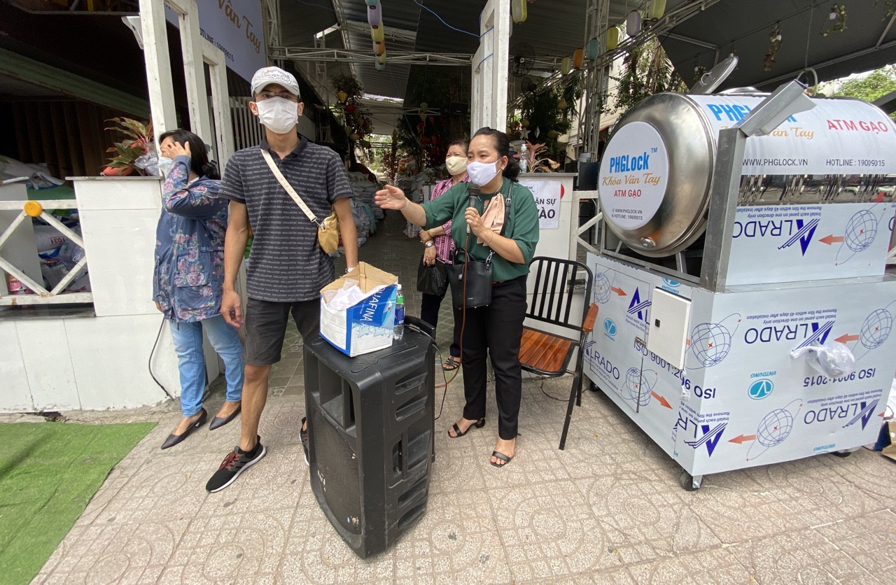 Gạo nghĩa tình tuôn trào ở Sài Gòn lần giãn cách xã hội thứ 2 ảnh 2