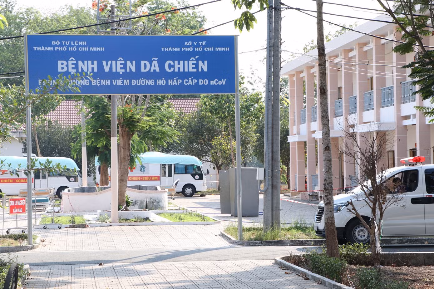 Bệnh nhân phi công người Anh lại dương tính COVID-19, tiên lượng còn nặng ảnh 1