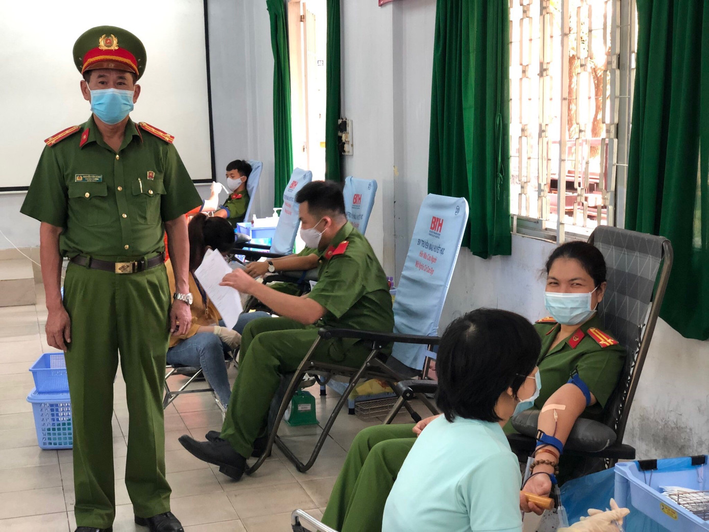 Hơn 600 Cảnh sát hiến máu cứu người mùa dịch COVID-19 ảnh 1