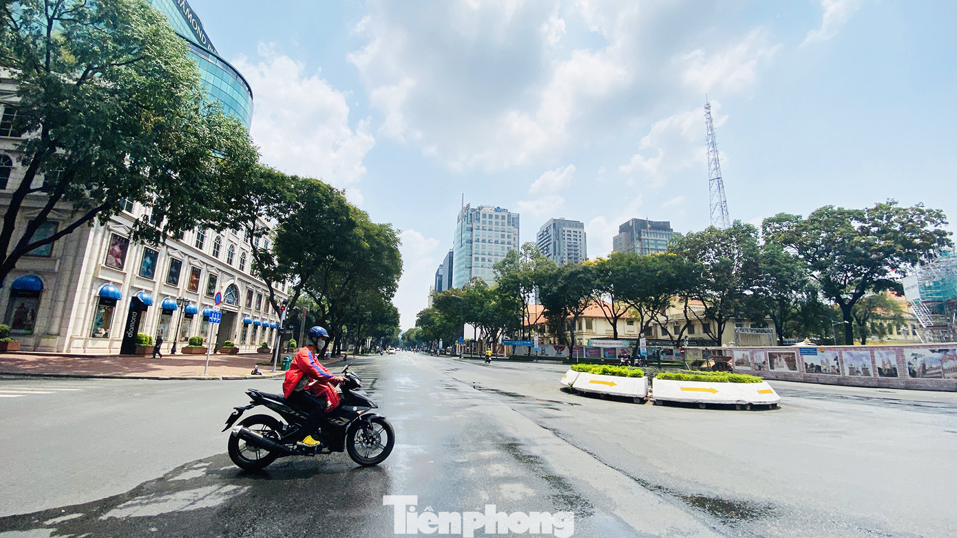 Ngày Chủ nhật ở Sài Gòn vắng vẻ đến kỳ lạ ảnh 6