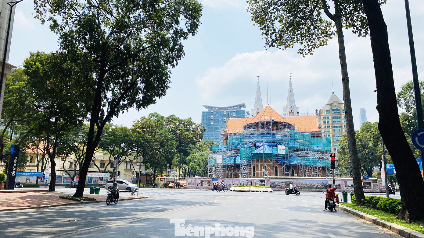 Ngày Chủ nhật ở Sài Gòn vắng vẻ đến kỳ lạ ảnh 7