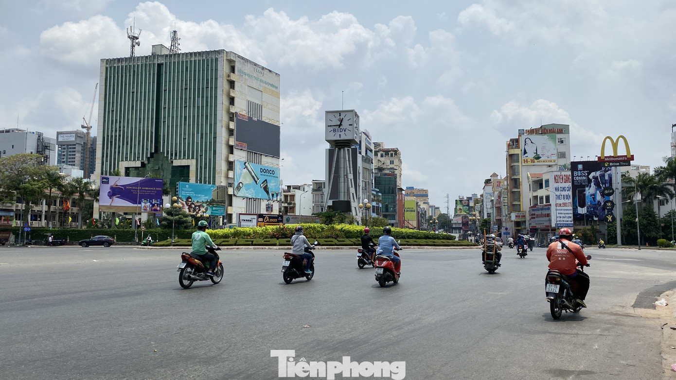 Đường phố Sài Gòn ra sao trong những ngày cách ly xã hội? ảnh 17