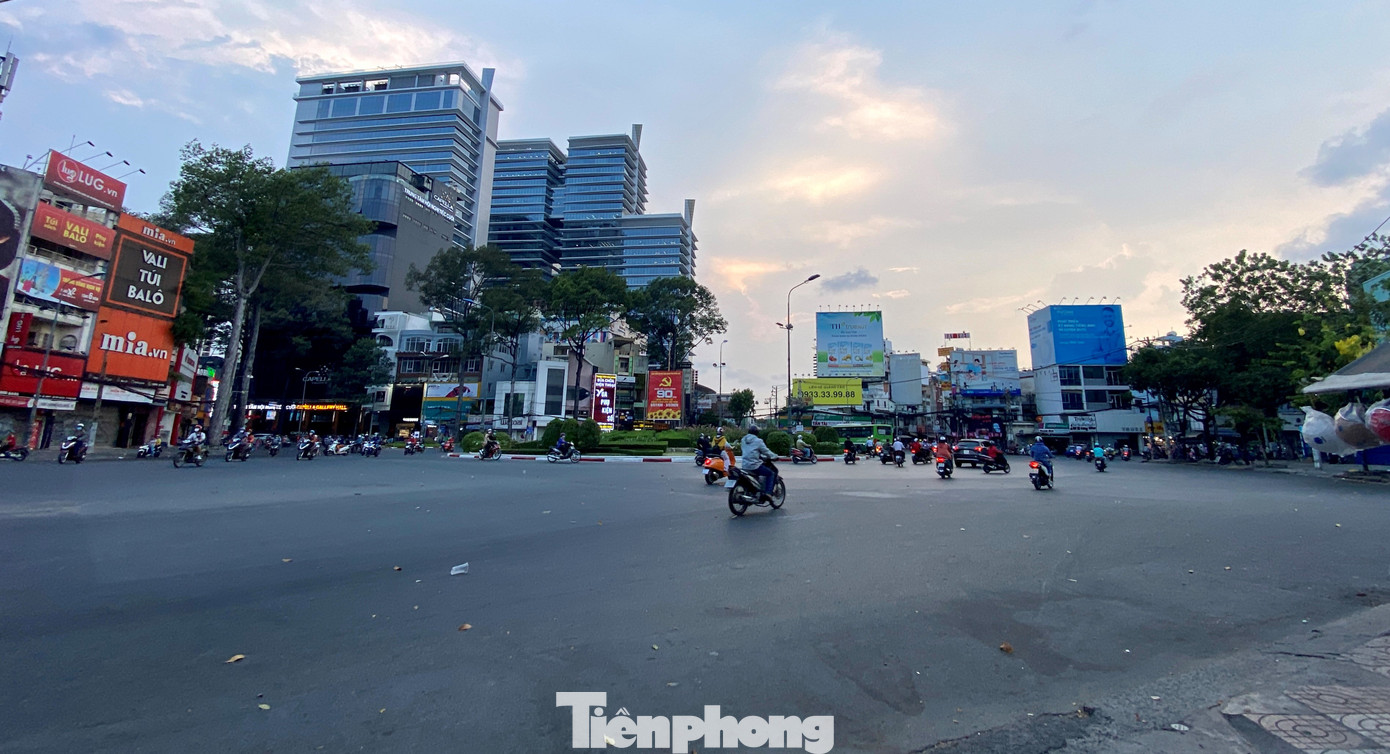 Đường phố Sài Gòn ra sao trong những ngày cách ly xã hội? ảnh 18