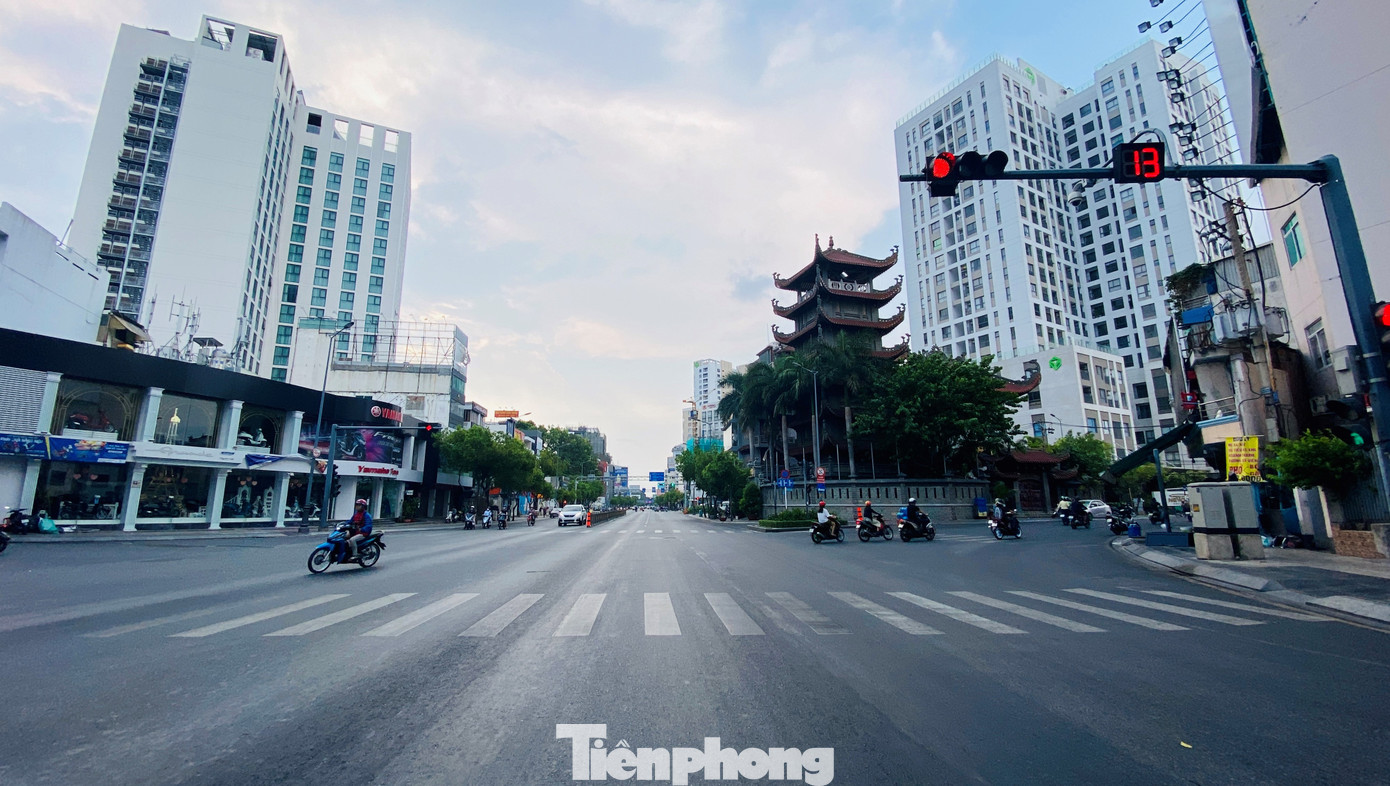 Đường phố Sài Gòn ra sao trong những ngày cách ly xã hội? ảnh 5