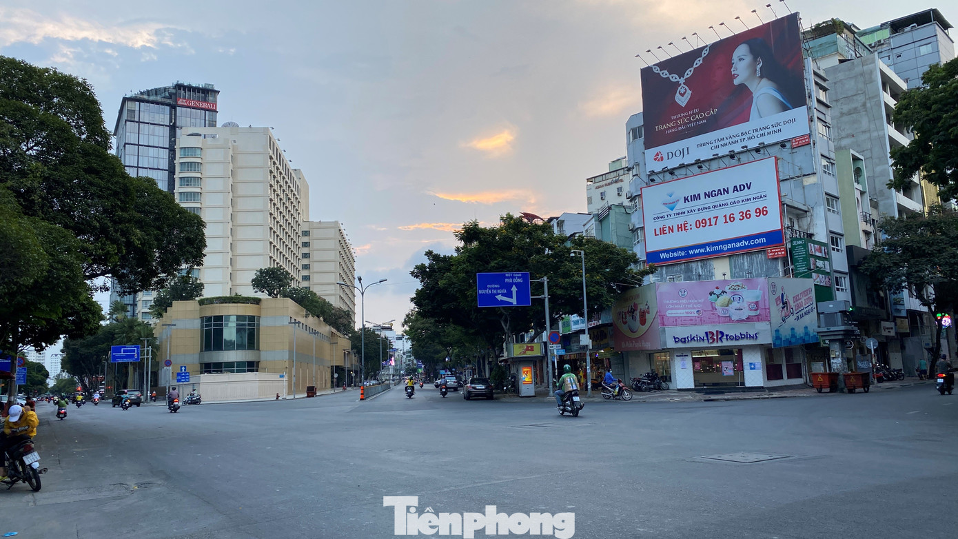 Đường phố Sài Gòn ra sao trong những ngày cách ly xã hội? ảnh 16