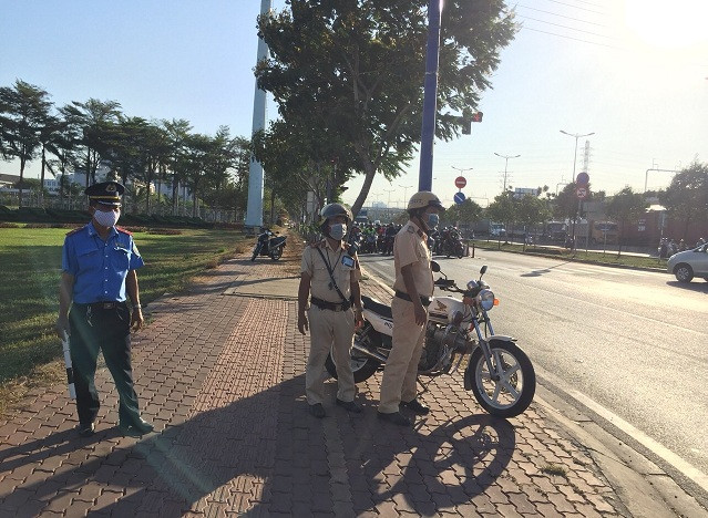 Tiệm hớt tóc bị lập biên bản vì mở cửa trong những ngày cách ly xã hội ảnh 2