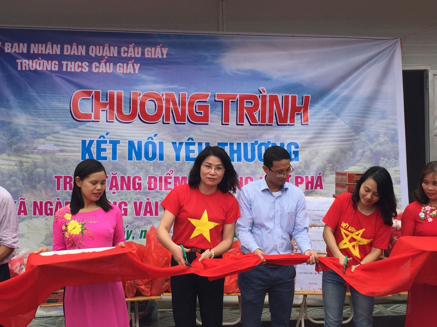 Thầy trò THCS Cầu Giấy vượt 400 cây số đem yêu thương cho học sinh Hà Giang ảnh 8