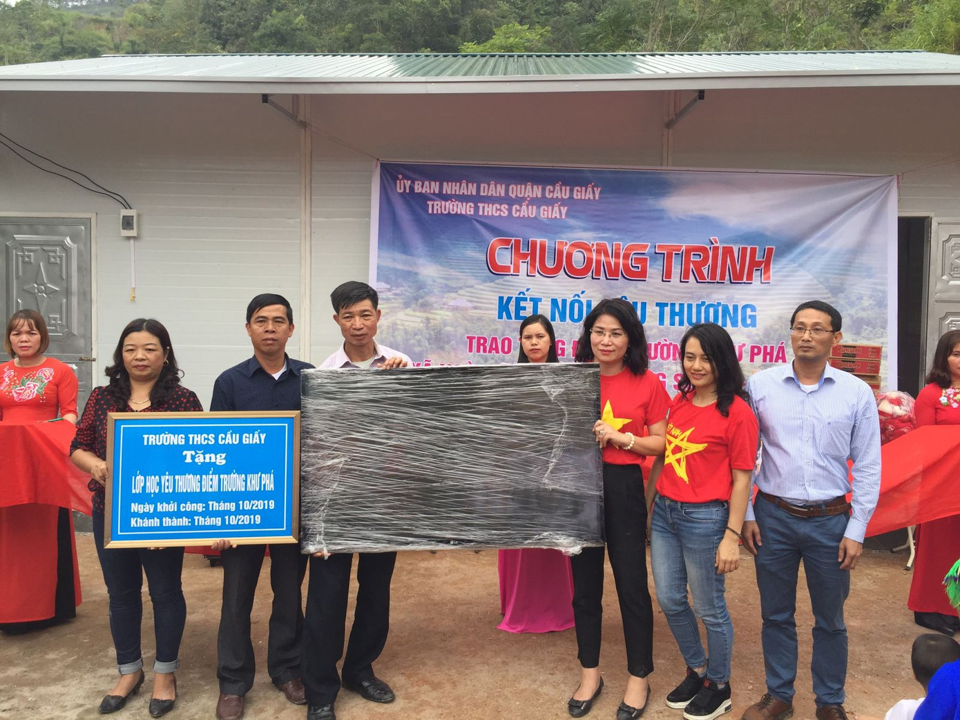 Thầy trò THCS Cầu Giấy vượt 400 cây số đem yêu thương cho học sinh Hà Giang ảnh 7