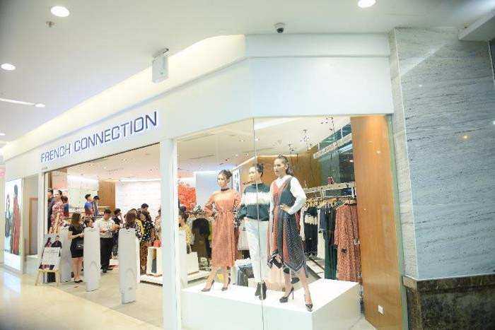 Á hậu Tú Anh trổ tài stylist phối đồ phong cách cho diễn viên Lương Thanh ảnh 6