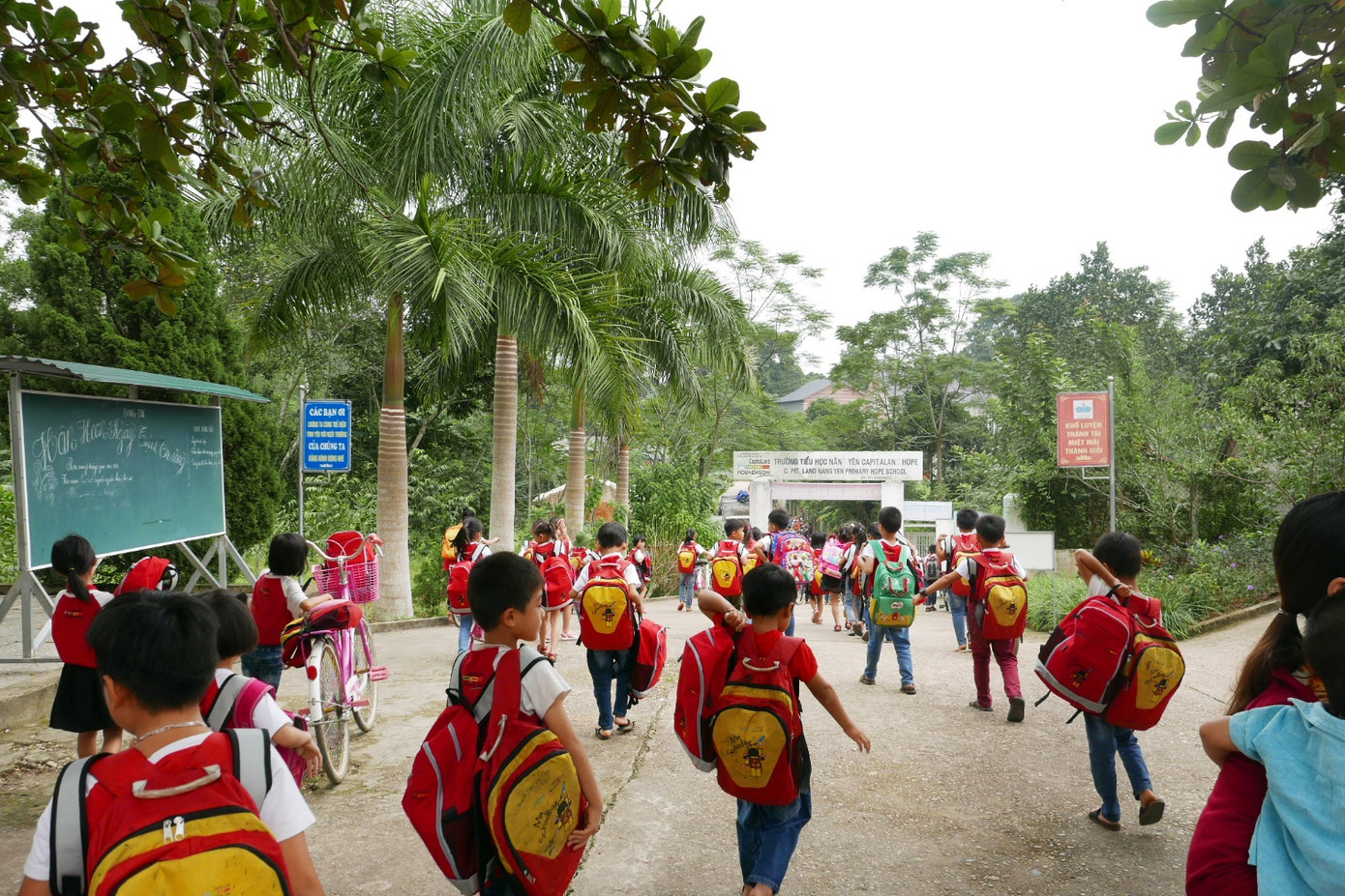 Hơn 1.000 học sinh nhận quà trong 'Ngày Thiện nguyện CapitaLand' ảnh 5