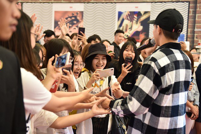 JustaTee, Thịnh Suy khuấy động khán giả Hà Nội trong đêm nhạc 'chill' hết cỡ ảnh 7