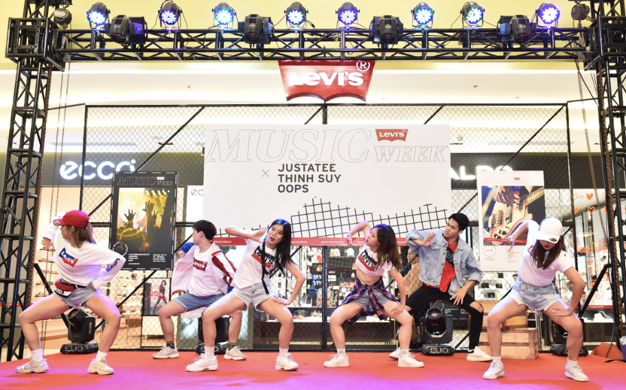 JustaTee, Thịnh Suy khuấy động khán giả Hà Nội trong đêm nhạc 'chill' hết cỡ ảnh 1